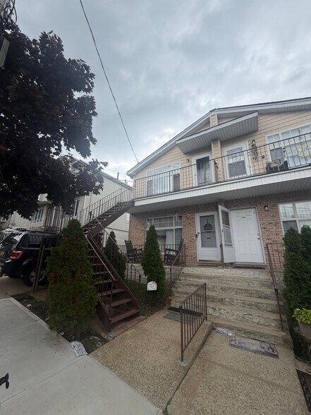 134-142 Monahan Ave portefeuille de 4 propriétés à vendre sur LoopNet.ca - Photo du bâtiment - Image 2 de 12