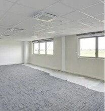 Bureau dans Le Thillay à louer Photo intérieure- Image 1 de 9