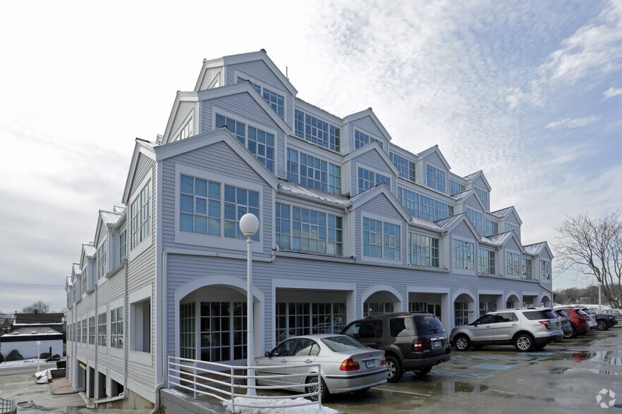 2150 Post Rd, Fairfield, CT à louer - Photo du bâtiment - Image 3 de 3