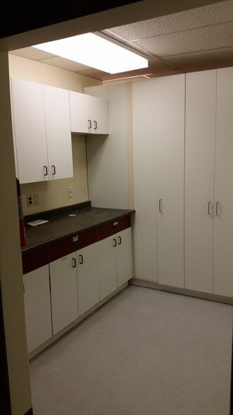 8225 105th St, Edmonton, AB à louer - Photo intérieure - Image 2 de 22