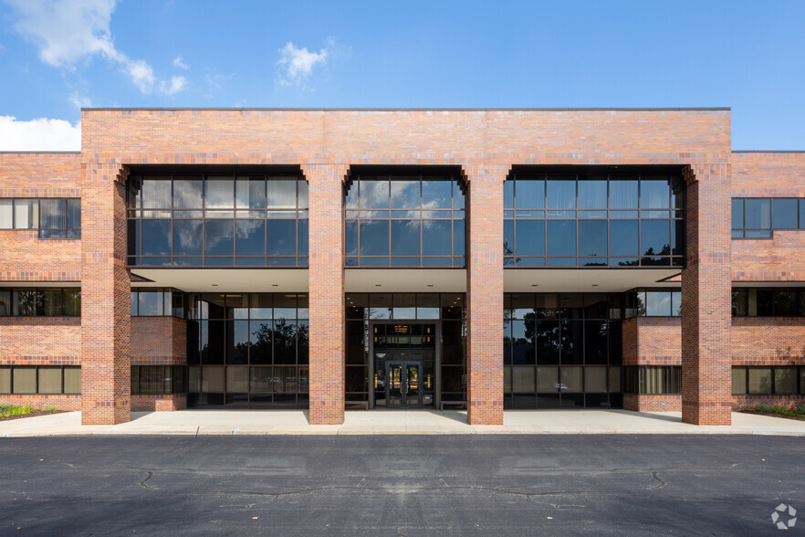 24800 Denso Dr, Southfield, MI for lease - Building Photo - Image 3 of 10