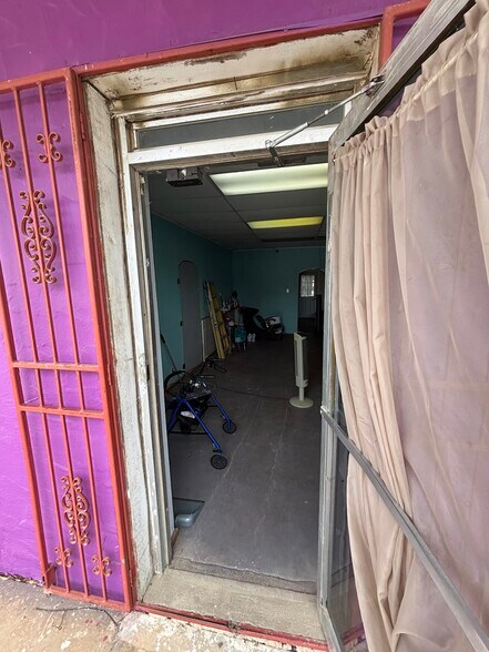 22745 Highway 16 S, Von Ormy, TX à vendre - Photo du bâtiment - Image 2 de 13