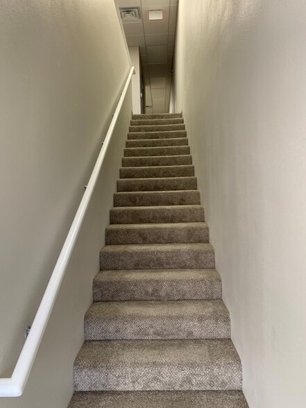 6015 S Rainbow Blvd, Las Vegas, NV for sale - Interior Photo - Image 2 of 34