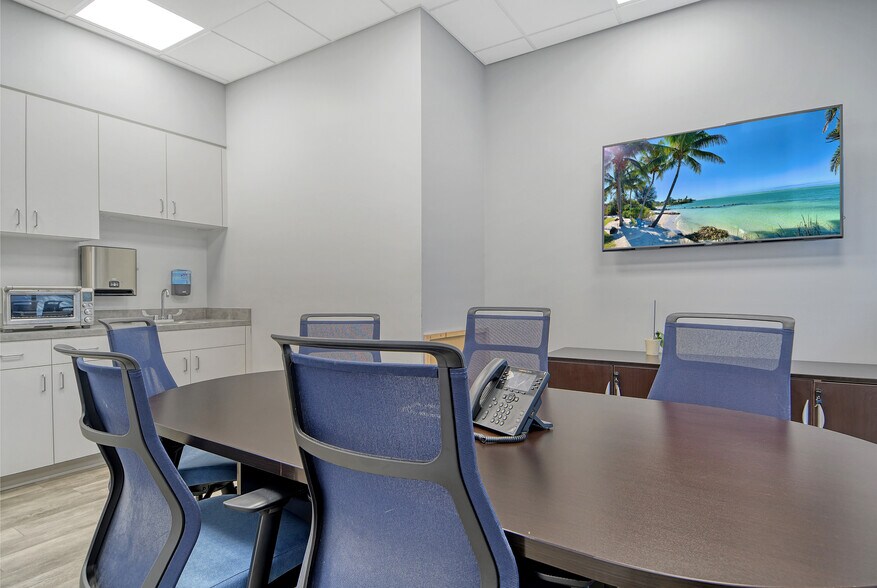 3844 Bee Ridge Rd, Sarasota, FL à vendre - Photo intérieure - Image 2 de 2