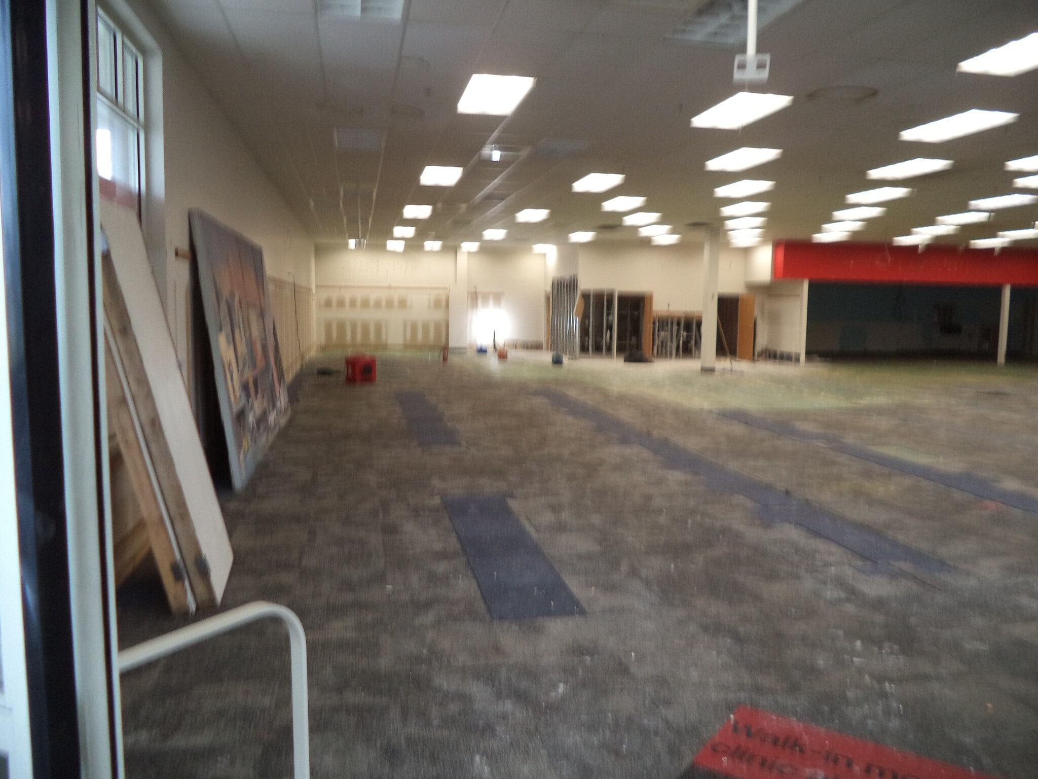 271 Mammoth Rd, Manchester, NH for lease Interior Photo- Image 1 of 14