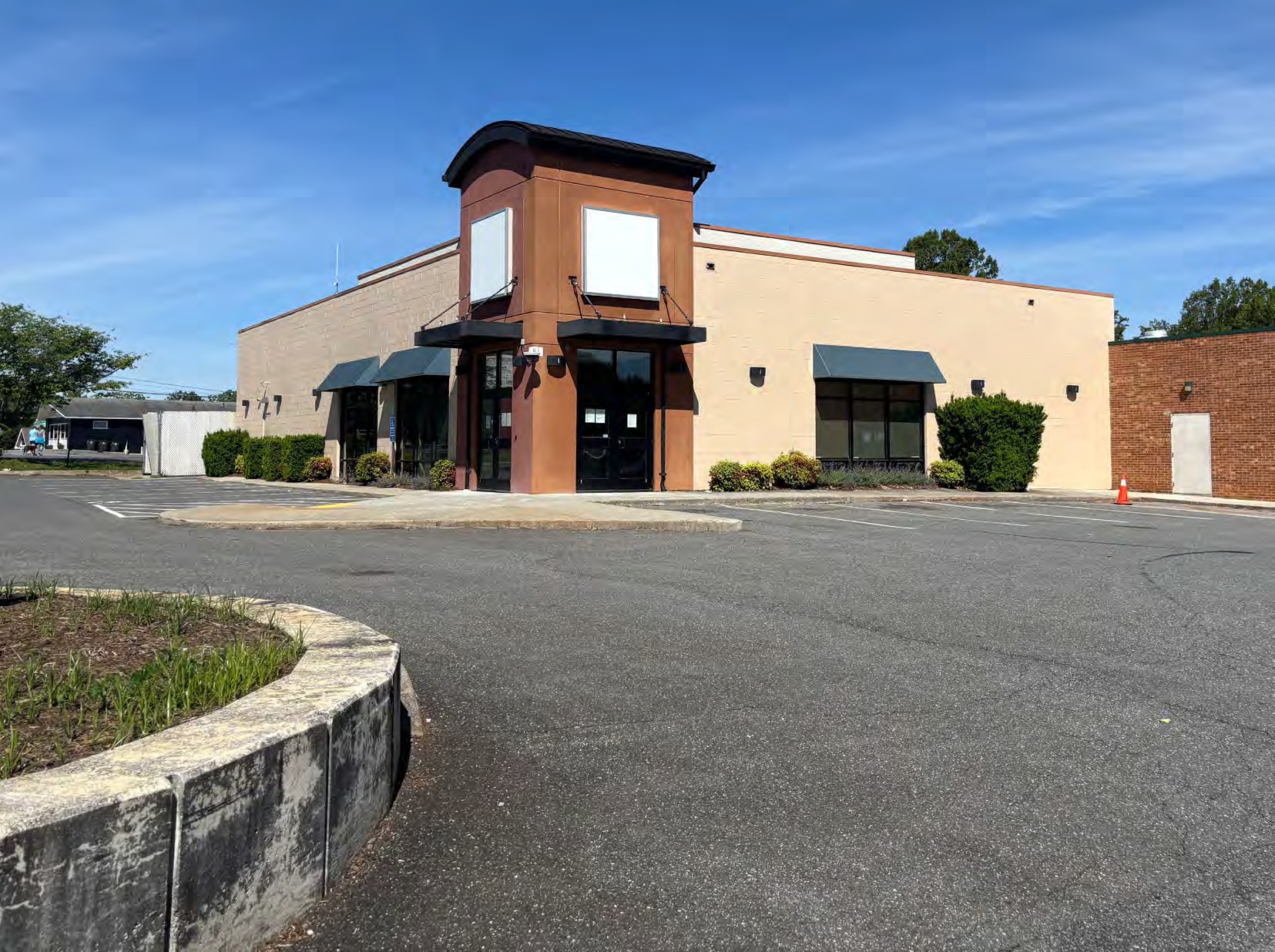 2818 Linkhorne Dr, Lynchburg, VA for lease Primary Photo- Image 1 of 13