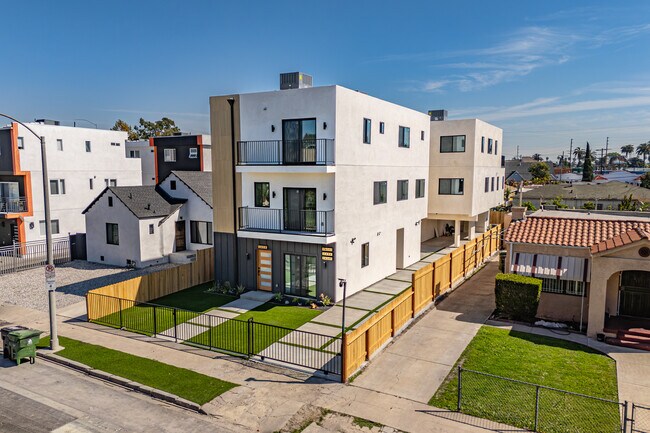 More details for 2424 S West View St, Los Angeles, CA - Multifamily for Sale