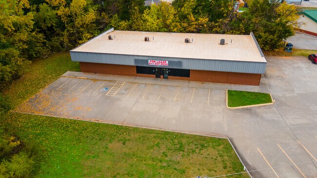 Plus de détails pour 720 N Main St, Noble, OK - Commerce de détail à louer