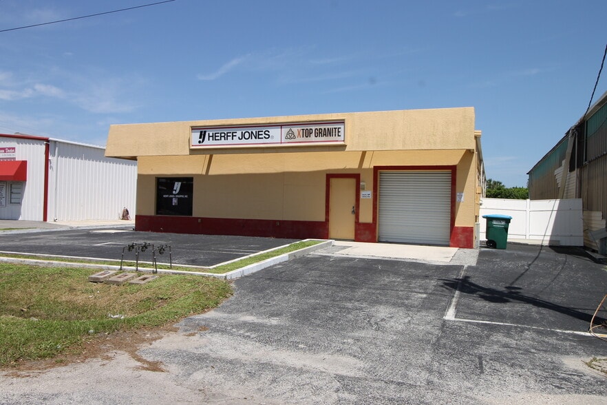 2126 Andrea Ln, Fort Myers, FL for lease - Building Photo - Image 2 of 12