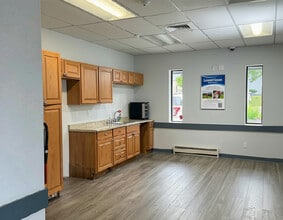 182 Commerce St, East Haven, CT for lease Interior Photo- Image 2 of 5