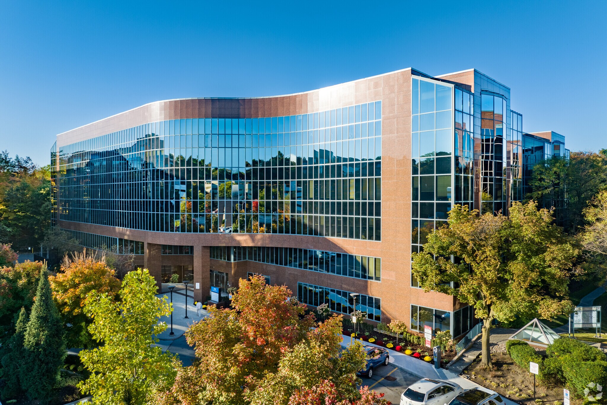 4110 Yonge St, Toronto, ON à vendre Photo principale- Image 1 de 1