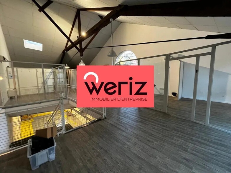 Flex in Marseille for lease - Interior Photo - Image 1 of 5