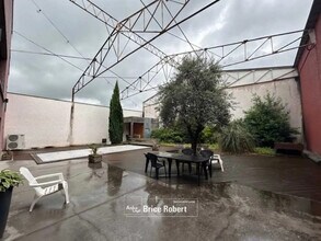 Flex in Décines-Charpieu for lease Interior Photo- Image 2 of 6