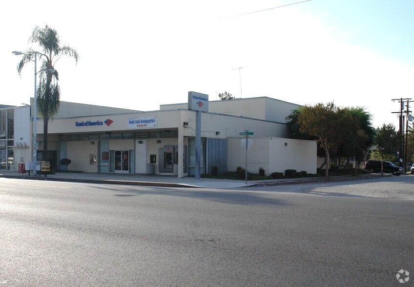 245 E Highland Ave, San Bernardino, CA à vendre - Photo du bâtiment - Image 2 de 4