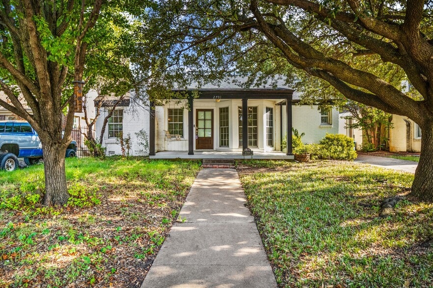 2701 Benbrook Blvd, Fort Worth, TX for sale - Primary Photo - Image 1 of 12