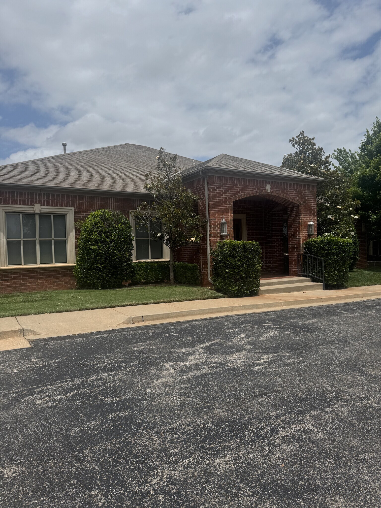 7005 N Robinson Ave, Oklahoma City, OK à louer Photo du bâtiment- Image 1 de 14