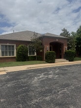 7005 N Robinson Ave, Oklahoma City, OK à louer Photo du bâtiment- Image 1 de 14