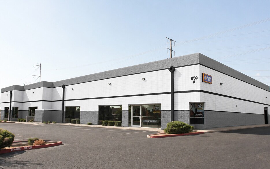 1730 W Sunrise Blvd, Gilbert, AZ à louer - Photo du bâtiment - Image 2 de 4