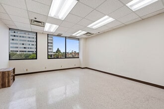 2670 N Main St, Santa Ana, CA à louer Photo intérieure- Image 2 de 10