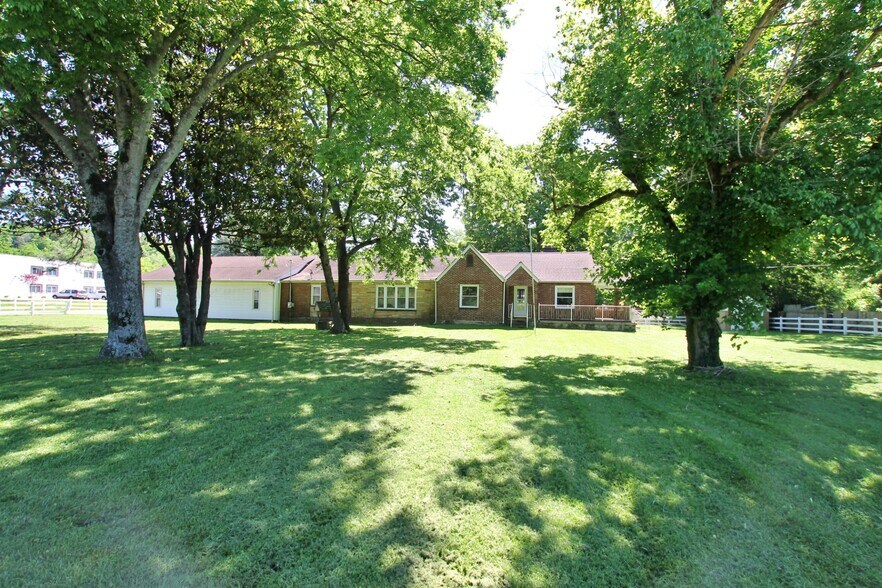 1063 Louisville Hwy, Goodlettsville, TN à vendre - Photo principale - Image 1 de 27