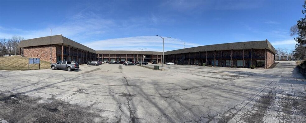 7501 N University St, Peoria, IL à louer - Photo du bâtiment - Image 3 de 41