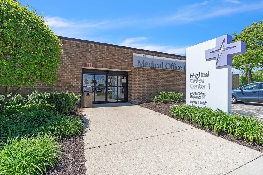 27790 W Highway 22, Barrington, IL for lease - Building Photo - Image 1 of 8