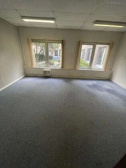 Industriel dans Trappes à louer - Photo du bâtiment - Image 3 de 25