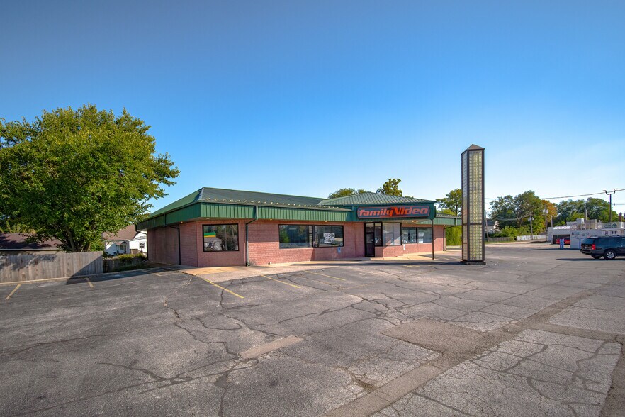 509 N Main St, Monmouth, IL à louer - Photo du bâtiment - Image 3 de 7