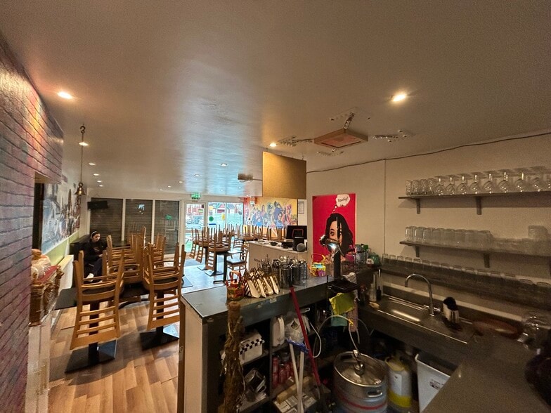 329 Southmead Rd, Bristol à vendre - Photo du bâtiment - Image 3 de 8