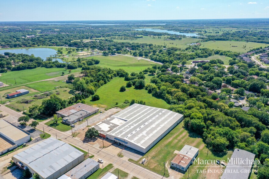 2407 N Preston St, Ennis, TX à vendre - Photo du bâtiment - Image 3 de 8