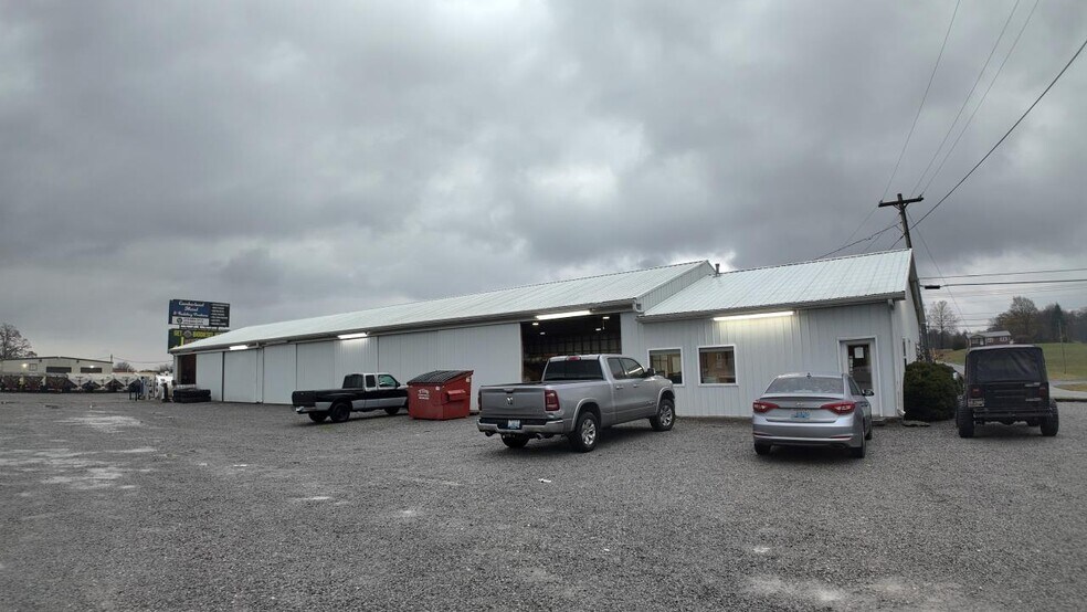 2010 Edmonton Rd, Tompkinsville, KY à vendre - Photo du bâtiment - Image 3 de 12