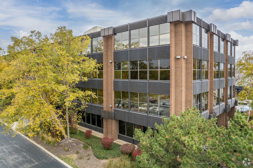 1200 Roosevelt Rd, Glen Ellyn, IL à louer - Photo du bâtiment - Image 3 de 11