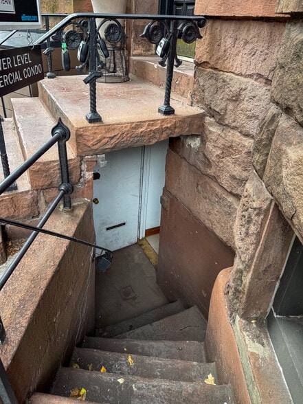 64 7th Ave, Brooklyn, NY for lease - Building Photo - Image 2 of 9