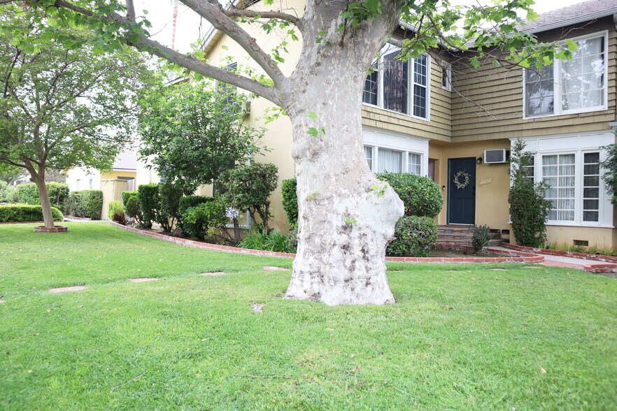 11755 Moorpark St, Studio City, CA à vendre - Photo du bâtiment - Image 3 de 24