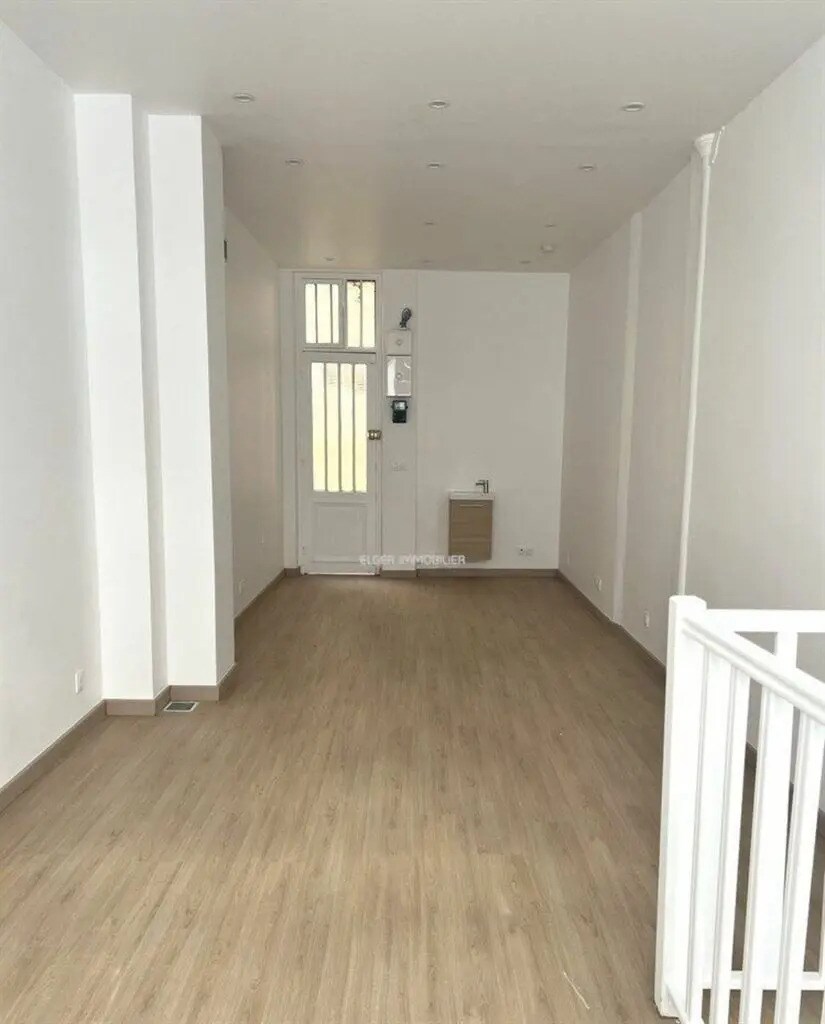 Retail in Neuilly-sur-Seine for lease Interior Photo- Image 1 of 3