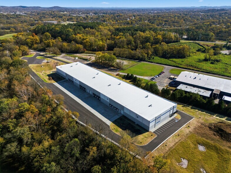 100 Spontex Dr, Columbia, TN à louer - Photo du bâtiment - Image 2 de 21
