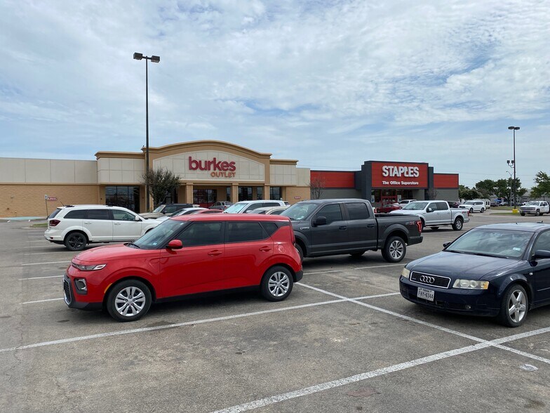 210 Wolfe Nursery Rd, Stephenville, TX à louer - Photo du bâtiment - Image 2 de 7