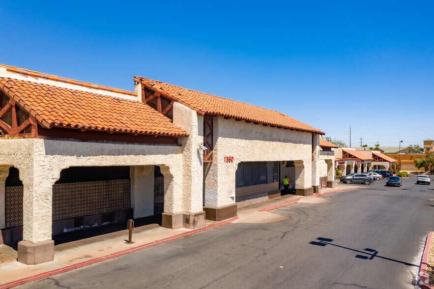1340 E Flamingo Rd, Las Vegas, NV à louer - Photo du bâtiment - Image 2 de 7