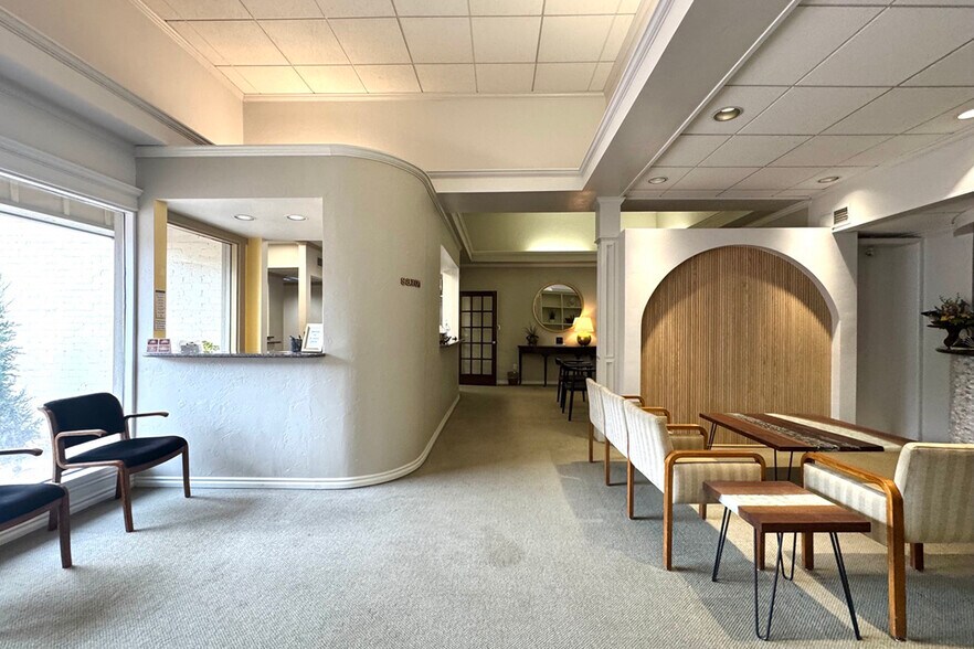 3621 NW 63rd St, Oklahoma City, OK à vendre - Photo du bâtiment - Image 3 de 5