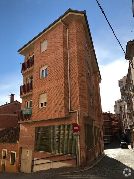 Calle de Miraflores, 5, Segovia, Segovia for lease - Primary Photo - Image 1 of 2