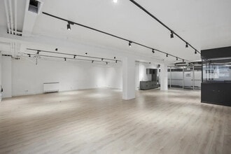 32 Rue De Paradis, Paris for sale Interior Photo- Image 2 of 11