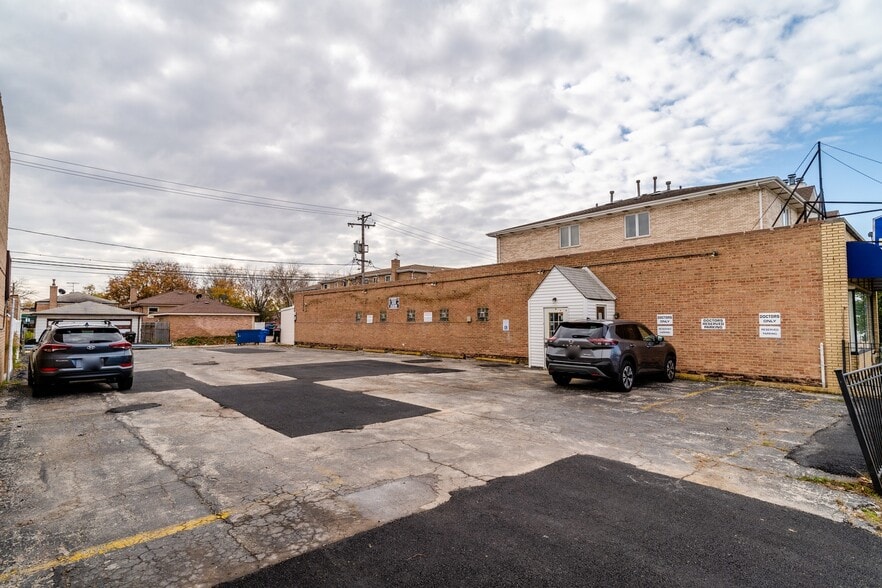 6745 W 63rd St, Chicago, IL à louer - Photo du bâtiment - Image 2 de 3