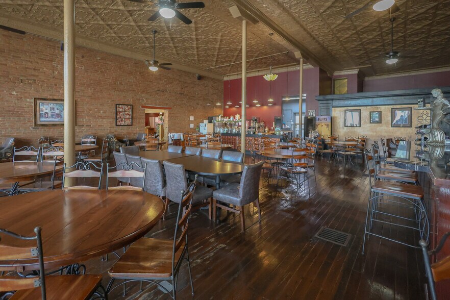 117 W Broadway St, Excelsior Springs, MO for sale - Building Photo - Image 2 of 13