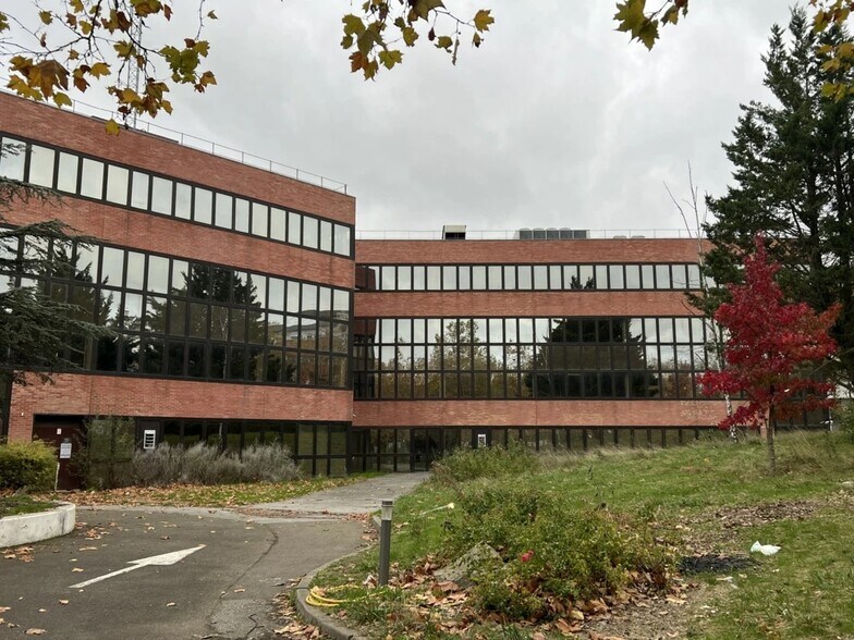 2 Boulevard Des Chênes, Guyancourt for lease - Building Photo - Image 3 of 3