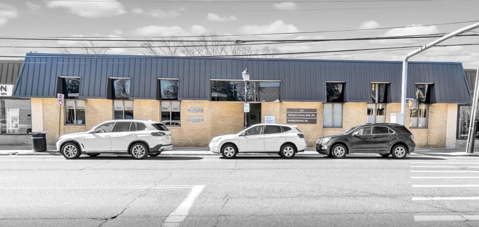 585 Plandome Rd, Manhasset, NY for lease - Building Photo - Image 1 of 5