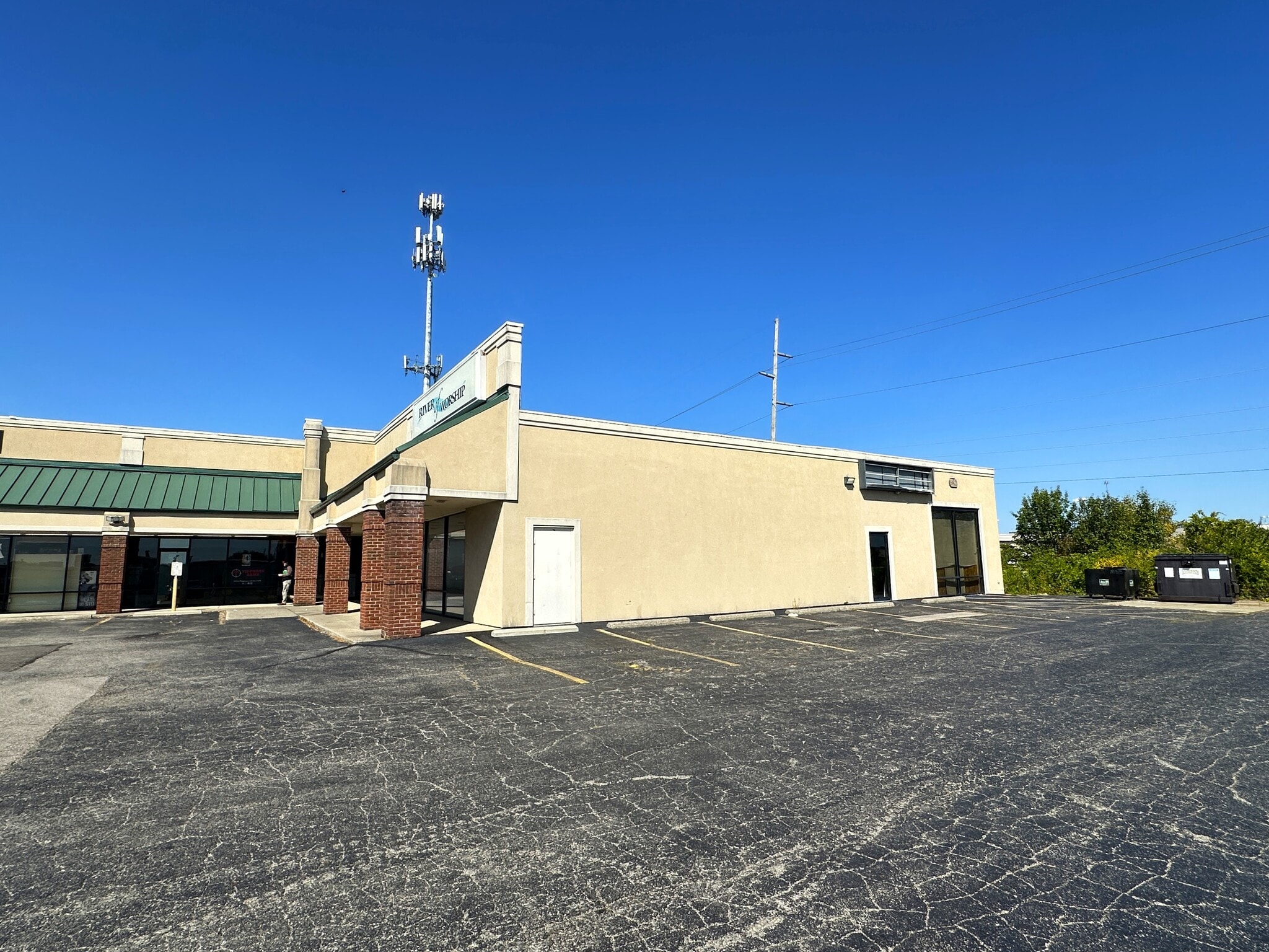 8935-8947 Kingsridge Rd, Dayton, OH à louer Photo du bâtiment- Image 1 de 7