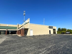 8935-8947 Kingsridge Rd, Dayton, OH for lease Building Photo- Image 2 of 8