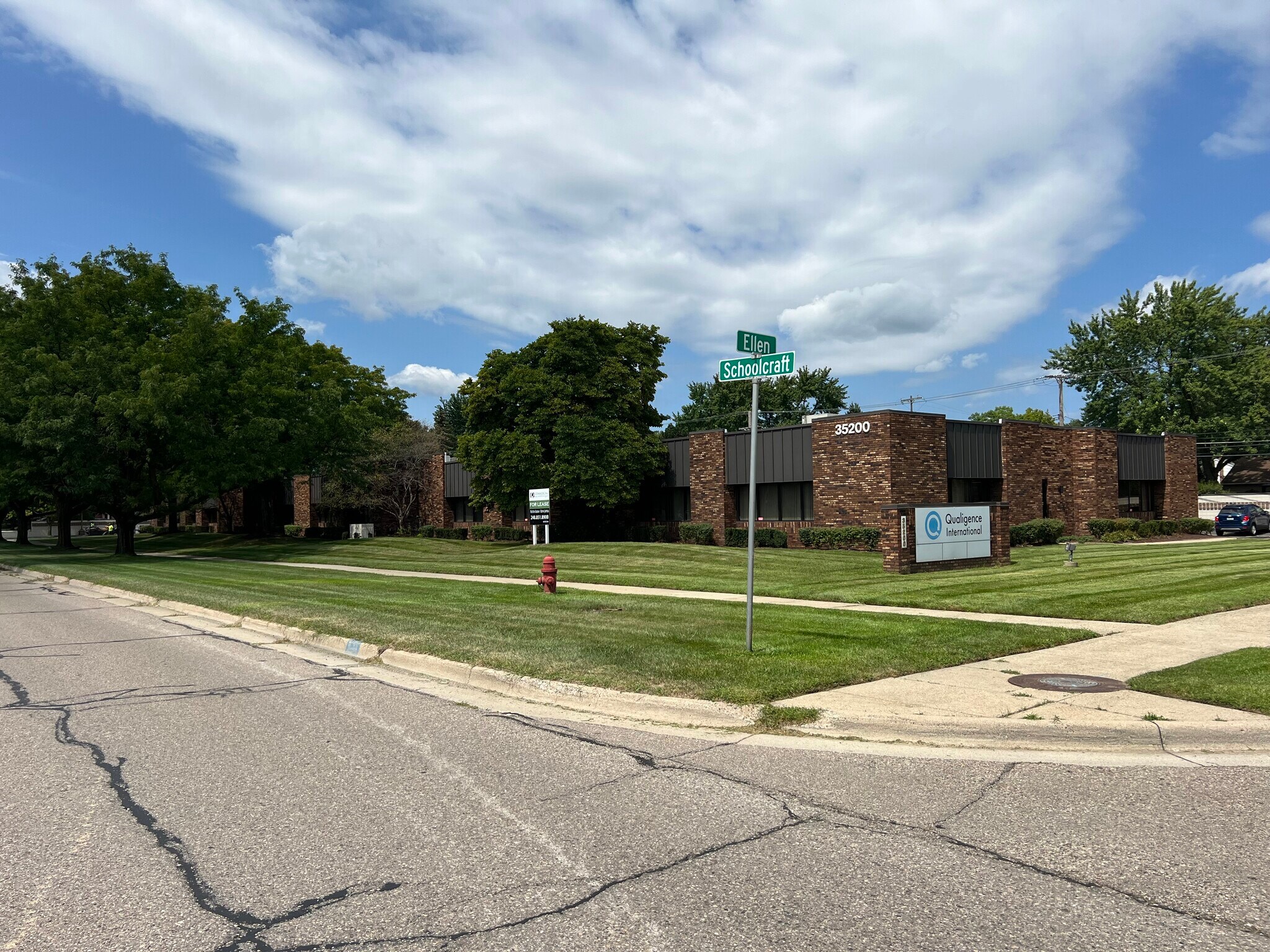 35200 Schoolcraft Rd, Livonia, MI à louer Photo du bâtiment- Image 1 de 8