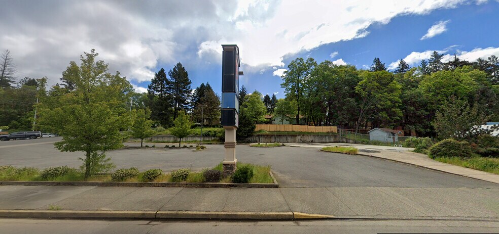 145 Redwood Hwy, Cave Junction, OR à vendre - Photo du bâtiment - Image 2 de 5