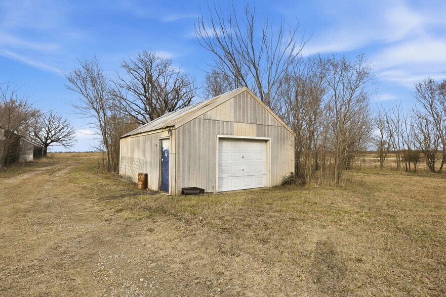 2052 E 341st St, Melvern, KS à vendre - Photo du bâtiment - Image 3 de 11